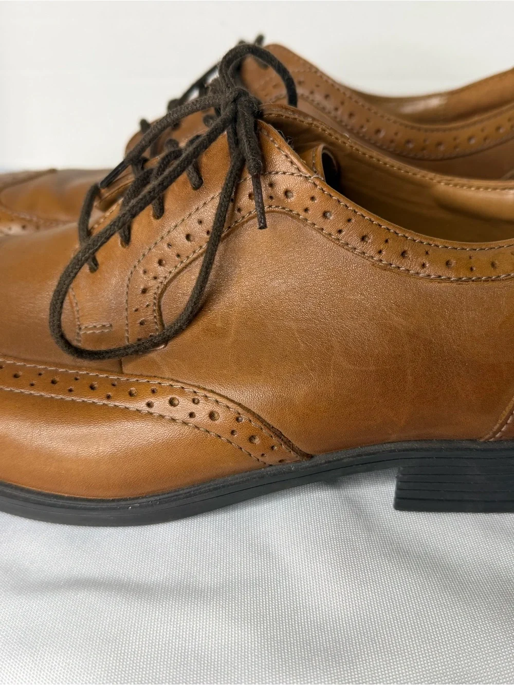 Clarks Men's Tan Leather Wingtip Oxfords Size 10.5